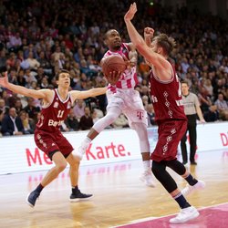 Josh Mayo / Telekom Baskets Bonn vs. Danilo Barthel / FC Bayern M