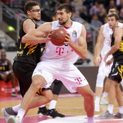 Filip Barovic / Telekom Baskets Bonn vs. Isaiah Philmore / Walter Tigers T