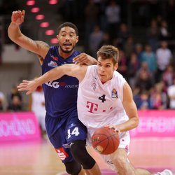 Ojars Silins / Telekom Baskets Bonn vs. Ivan Elliott / Eisb