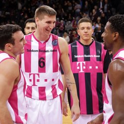 Telekom Baskets Bonn Jubel nach Sieg vs. Stelmet Zielona Gora , Basketball Champions LeagueFoto: J