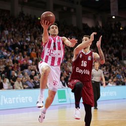 Anthony DiLeo / Telekom Baskets Bonn vs. Stefan Jovic / FC Bayern M