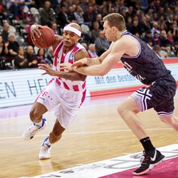 Eugene Lawrence / Telekom Baskets Bonn vs. Florian Koch / s.Oliver W