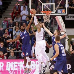 Julian Gamble / Telekom Baskets Bonn vs. Quincy Diggs / Eisb