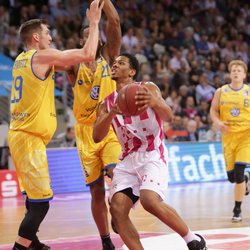 Malcom Hill / Telekom Baskets Bonn vs. L