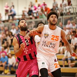 Martin Breunig / Telekom Baskets Bonn vs. Marek Mboya Kotieno / Dragons Rh
