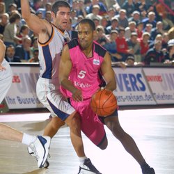 Terrence Rencher/Telekom Baskets Bonn , 20021112 , Copyright: wolterfoto.de