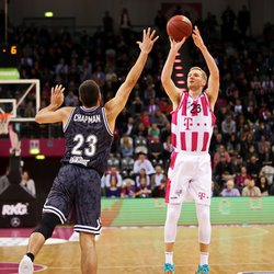 Benjamin Simons / Telekom Baskets Bonn vs. s.Oliver W