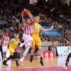 Konstantin Klein / Telekom Baskets Bonn vs. Scott Eatherton / L
