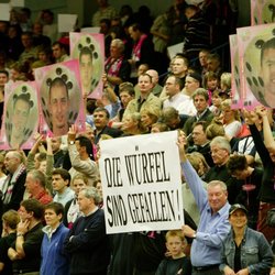 06.11.2004 Bonn Hardtberghalle Basketball 1.Bundesliga Saison 2004/2005 ;Telekom Baskets Bonn - ALBA Berlin ; Fans