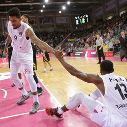Julian Gamble, Yorman Polas Bartolo / Telekom Baskets Bonn vs. Walter Tigers T