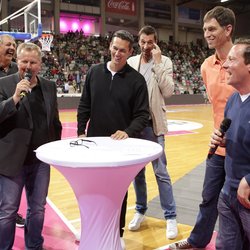 "Tag der Legenden" bei den Telekom Baskets Bonn[ CREDIT: (c) - Copyright: wolterfoto.de , Jede Nutzung ist gem. AGB honorarpflichtig! Es gelten ausschliesslich unsere AGB, einsehbar unter www.wolterfoto.de/terms.html , jeglichen anderen AGB wird hiermit ausdruecklich widersprochen!. J