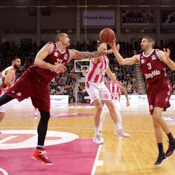 Nemanja Djurisic / Telekom Baskets Bonn vs. Maik Zirbes, Braydon Hobbs / FC Bayern M