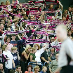 12.11.2004 Bonn Hardtberghalle Basketball 1.Bundesliga Saison 2004/2005 ;Telekom Baskets Bonn - Bayer Giants Leverkusen ; Fans