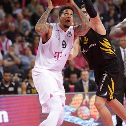 Julian Gamble / Telekom Baskets Bonn vs. Walter Tigers T