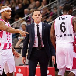 Trainer William Voigt, Eugene Lawrence, Donald Sloan / Telekom Baskets Bonn vs. s.Oliver W