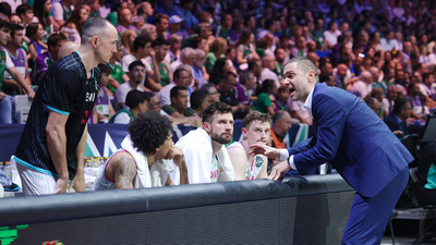 Das Bild zeigt Baskets-Cheftrainer Marko Stankovic in seiner damaligen Rolle als Co-Trainer im Champions-League-Finale 2023. 