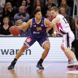 Florian Koch / Telekom Baskets Bonn vs. Myles Hesson / Eisb