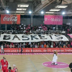 Fans der Telekom Baskets Bonn entfalten Gro