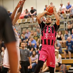 Trey McKinney-Jones / Telekom Baskets Bonn vs. Dragons Rh