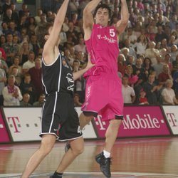 Loukas Lazoukits/Telekom Baskets Bonn - OPEL Skyliners Frankfurt , Playoff-Halbfinale 3. Spiel , 20040521 , Copyright: wolterfoto.de, Jede Nutzung ist gem. AGB honorarpflichtig! J