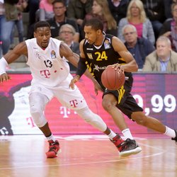 Yorman Polas Bartolo / Telekom Baskets Bonn vs. Barry Stewart / Walter Tigers T