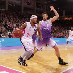 Eugene Lawrence / Telekom Baskets Bonn vs. Dominik Spohr / BG G